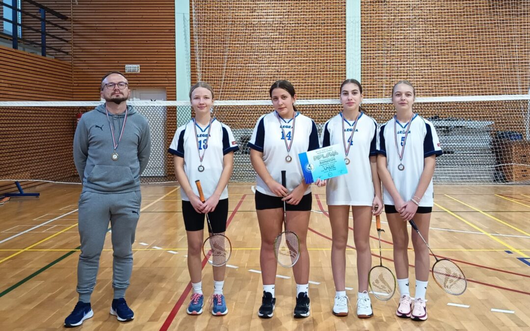 Djevojke osvojile srebro na županijskom natjecanju u badmintonu.