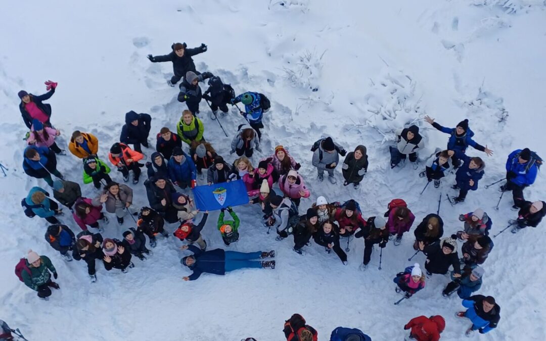       Mladi planinari na Japetiću