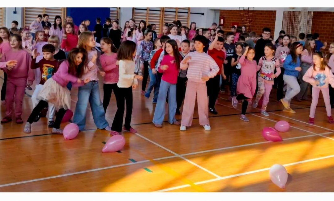  Dan ružičastih majica